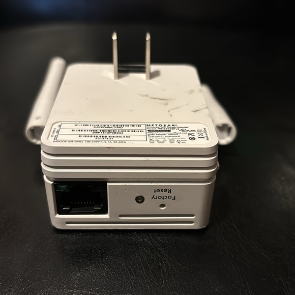Netgear Universal WiFi Range Extender - Used - Picture 4 of 6